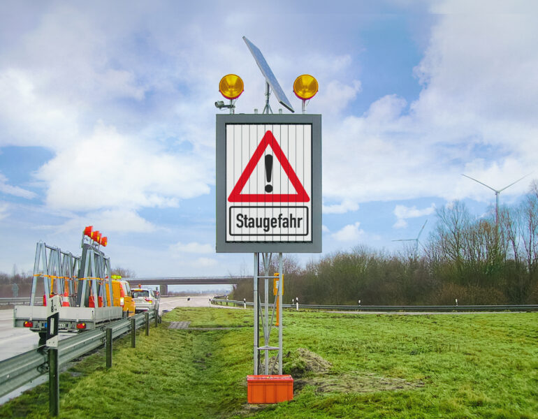 Solar powered dynamic traffic sign 7